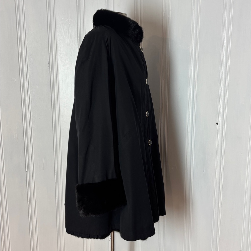 Vintage Reversible Mink Coat Dark Brown / Black (A-Line Cut). Estimated size 16. - Picture 9 of 12